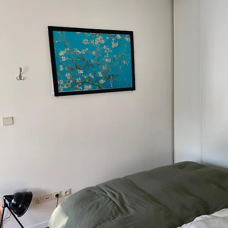 Sur Le Canal Париж